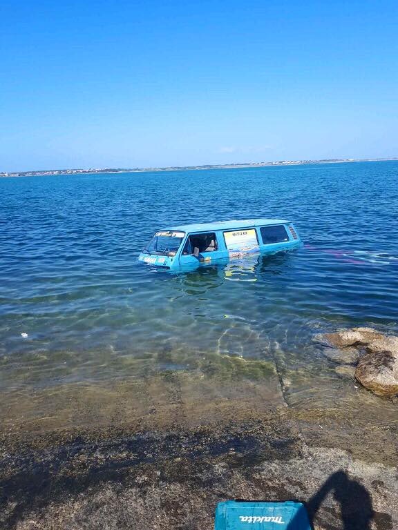 Tko kaže da Hrvatska nema podmornice? Netko je na obali slikao neobičan prizor