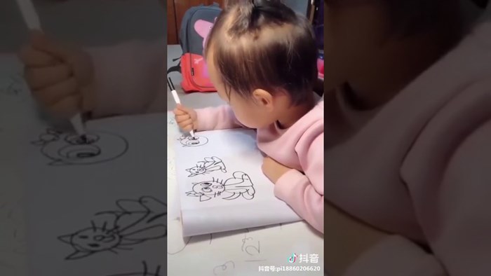VIDEO Klinkica uzela flomaster i ostavila roditelje bez teksta, nećete vjerovati svojim očima kad vidite kako crta
