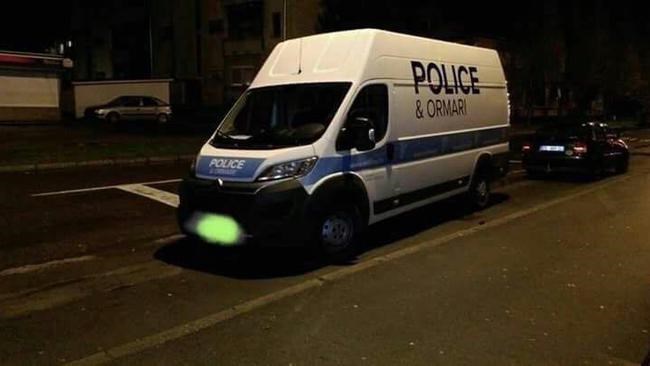 "Ljudi, opustite se, nismo policija!" Postoji urnebesan razlog zbog kojeg se svi boje kombija ove tvrtke