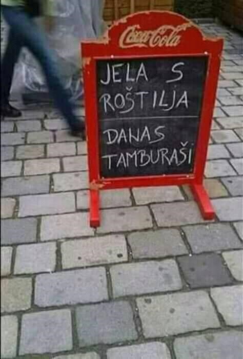 Prolaznici su sigurno čudno gledali: Restoran je na ploču napisao jelovnik koji bi se svidio kanibalima