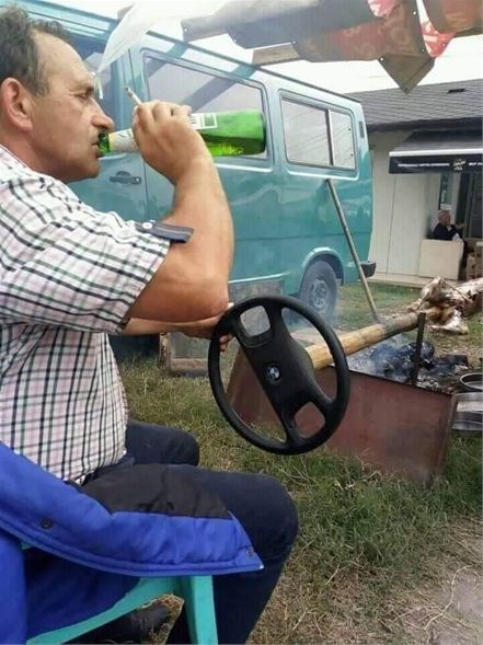 Okretanje ražnja im je postalo zanimljivije kad su dodali jedan mali detalj