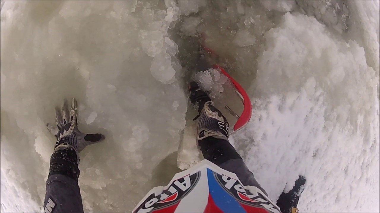 VIDEO Ruski motorist se vozio po snijegu, u jednom trenutku je shvatio da je gadno zabrljao