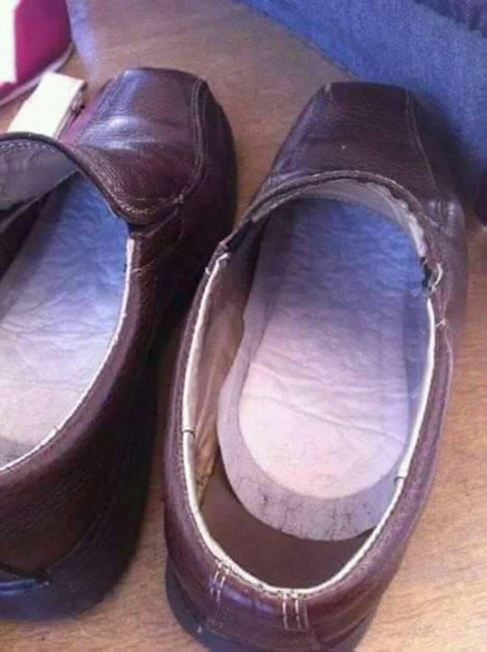 Genijalac nije imao uloške za cipele pa je od žene posudio nešto...