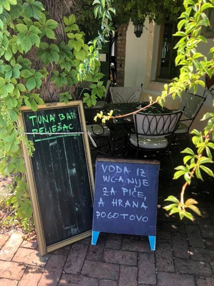 Tuna bar s Pelješca ponovno nasmijao društvene mreže: "Voda iz WC-a nije za piće, a hrana..."