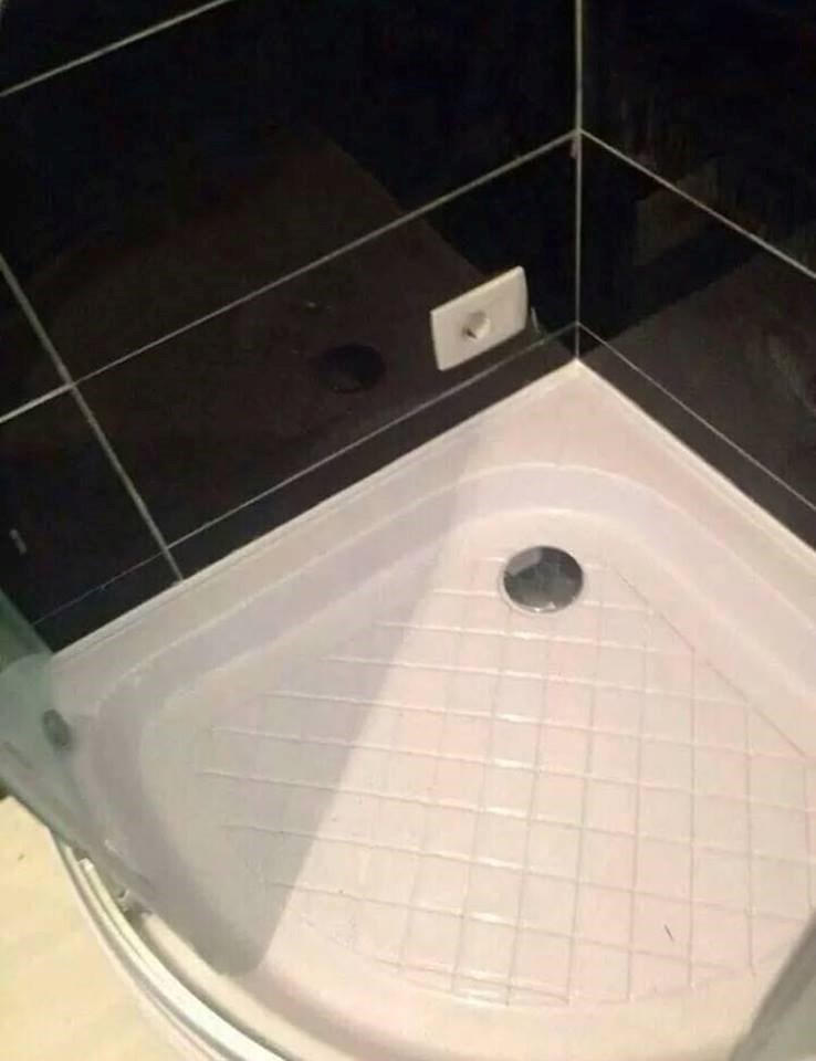 U ovoj tuš kabini bi se malo tko usudio tuširati, kad vidite sporni detalj znat ćete zašto