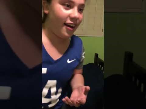 TRIK S MOBITELOM Djevojke uspjele uvjeriti malog brata da je postao nevidljiv, on se rasplakao