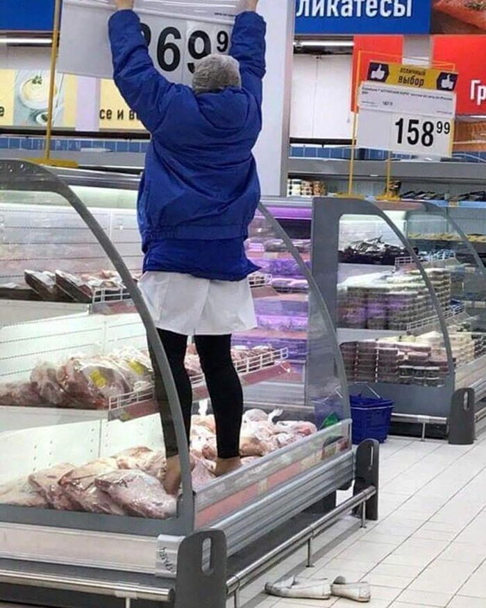 Prizor kakav ne želite vidjeti u supermarketu: Radnica skinula cipele, kupci odjednom postali vegetarijanci