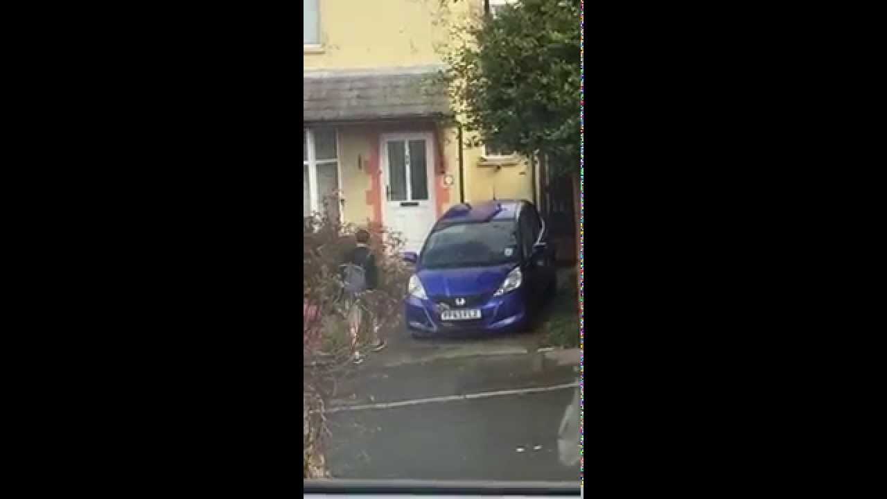 Prijatelja je poslao na krivu adresu, nije se prestajao smijati dok je gledao što se događa s druge strane ceste