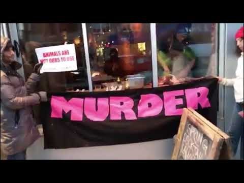 Grupa vegana prosvjedovala ispred restorana, vlasnik im se osvetio na neobičan način