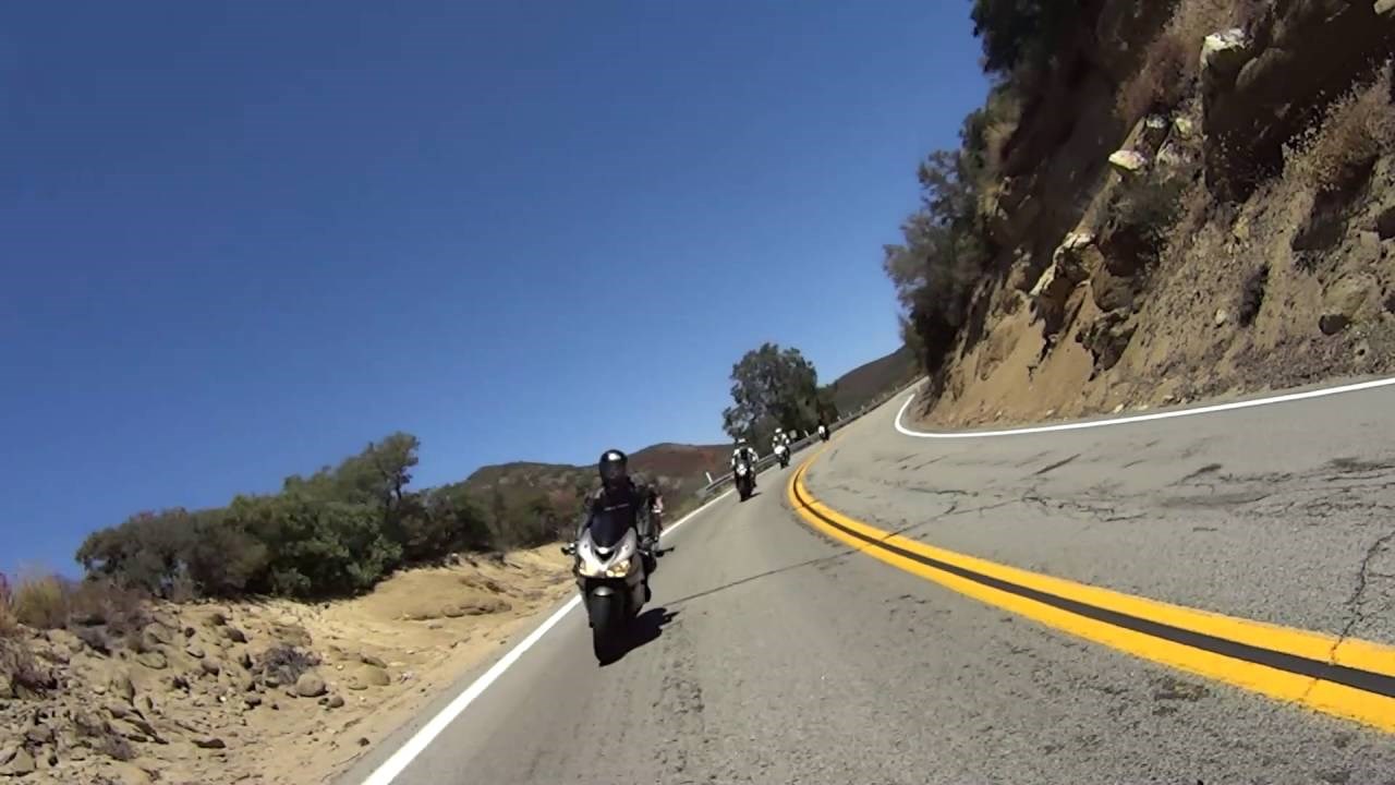 VIDEO Grupa motorista doživjela je jednu od najčudnijih situacija ikad kad se ovaj lik pojavio