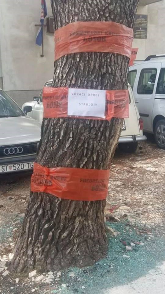 Vozači s Brača dobili su najbeskorisnije upozorenje ikad, pogledajte što je pisalo