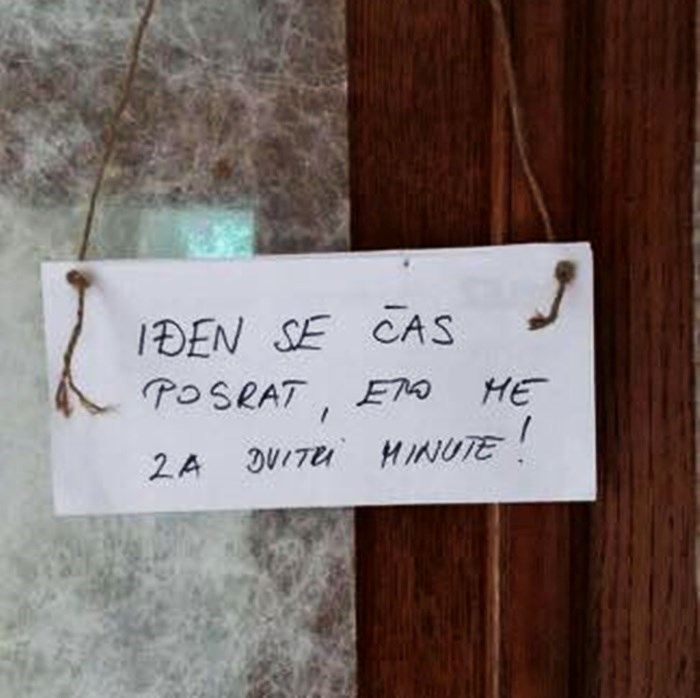 Vlasnik je na ulazu u radnju ostavio iskrenu poruku koja je nasmijala mušterije