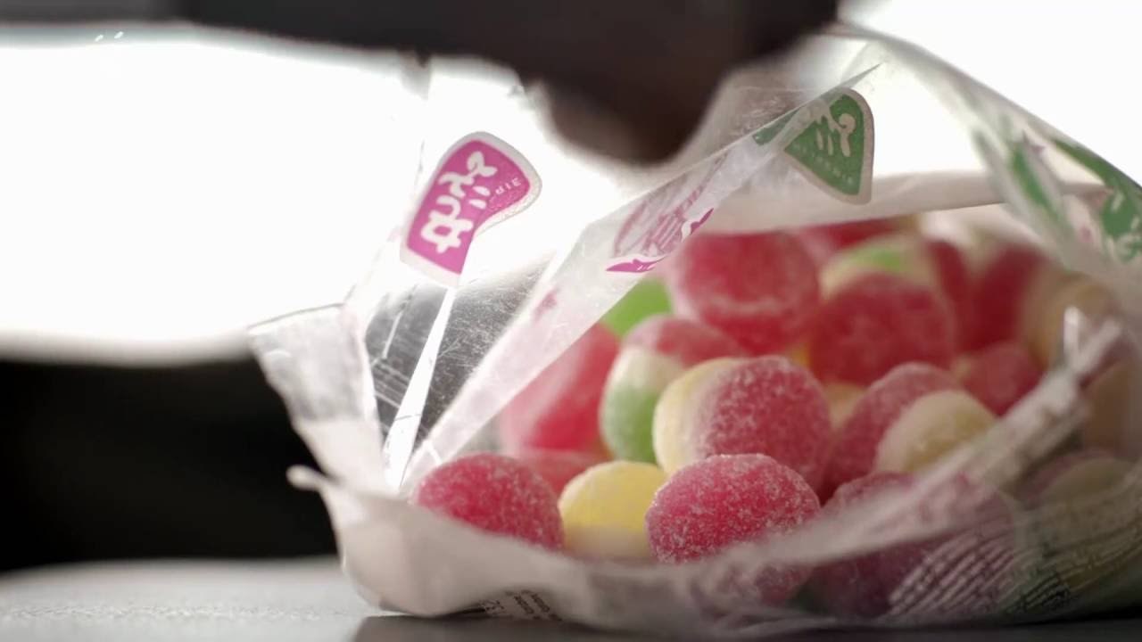 Ljudi zbog ovog videa ne žele više jesti gumene bombone, hoće li se i vama zgaditi?