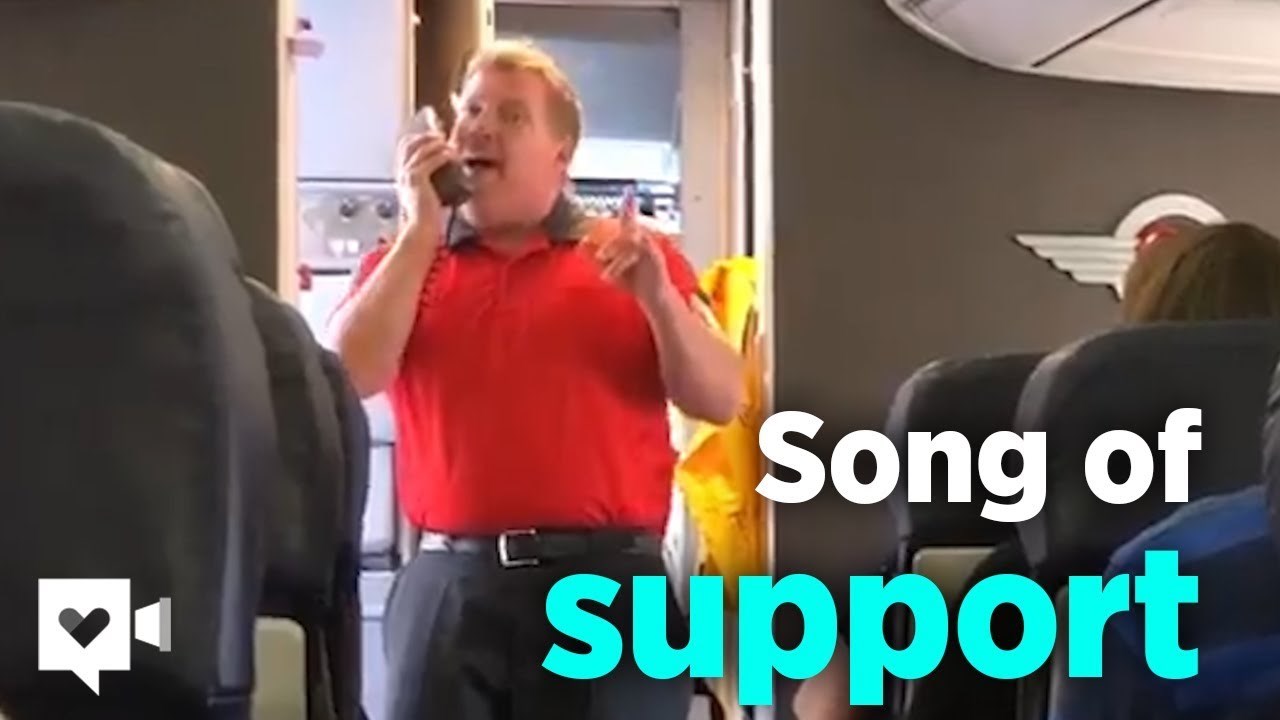 VIDEO Stjuard je uzeo mikrofon i učinio nešto prelijepo za putnicu koja je ostala bez sina