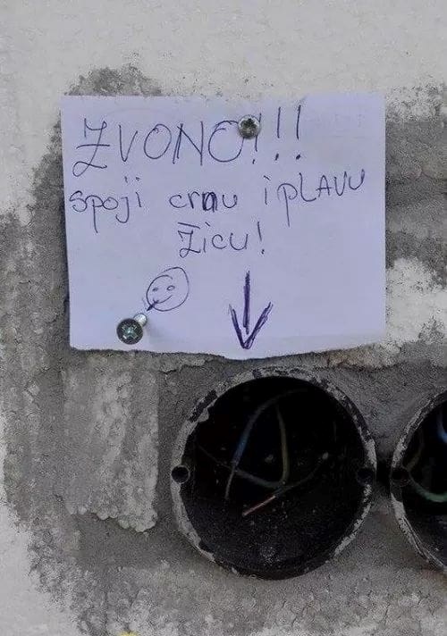 Zvono im ne radi pa su poštaru i gostima ostavili papirić i objasnili što moraju učiniti