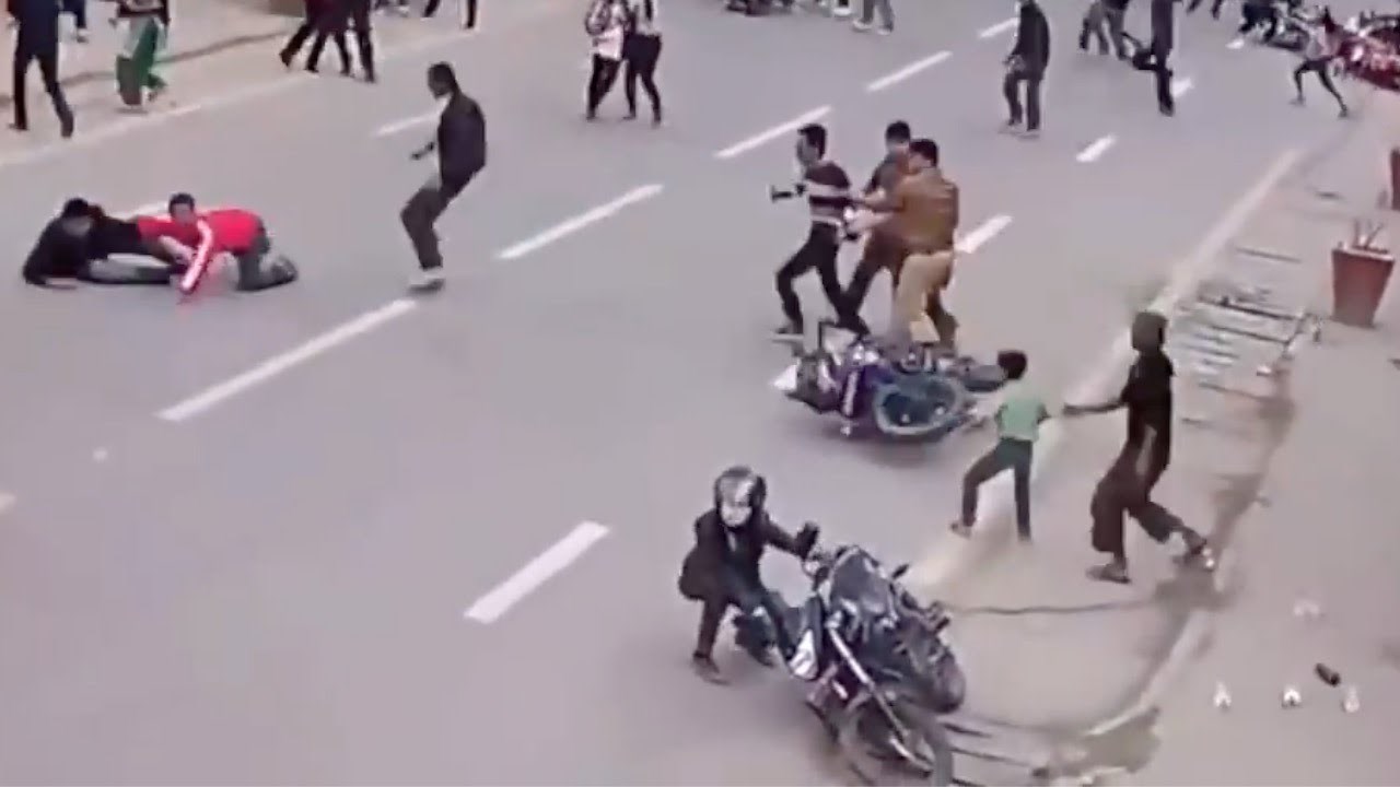 Ne biste se htjeli naći u njihovoj koži: Kamere su snimile trenutke u kojima je došlo do iznenadnih potresa