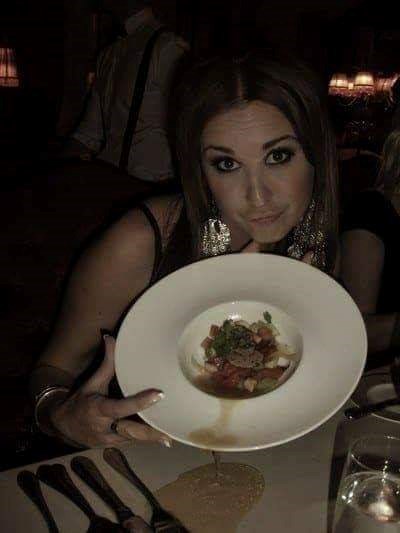 Pametna djevojka zbog naslikavanja s hranom ostala gladna?