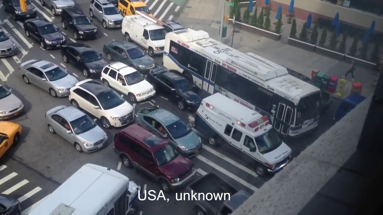 GDJE JE NESTALA LJUDSKOST? Pogledajte kako vozači iz drugih država reagiraju na sirene hitne pomoći