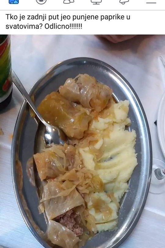 Netko je pohvalio punjene paprike koje je jeo na svadbi, no nešto na slici ipak nije u redu