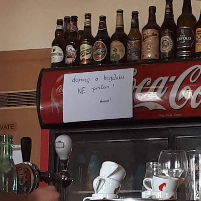 Razočarani radnik kafića napisao je obavijest i otkrio kakav je njegov stav o jučerašnjem porazu Hajduka