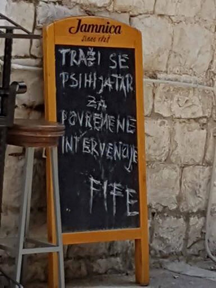 Konobaru je pukao film, evo što je napisao na tabli ispred ulaza u restoran