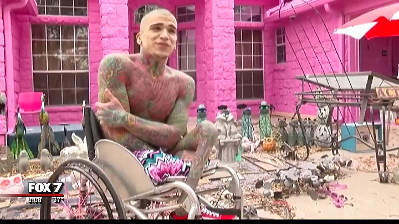 SKROZ IZLUDIO SUSJEDE Mladi muškarac je čitavu kuću obojio u rozo, evo što kažu ostali mještani