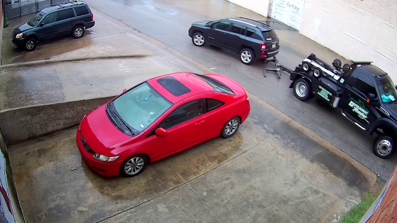 PRAVDA JE ZADOVOLJENA Radnik je pokušao upzoriti ljude da ne parkiraju ispred zgrade, nisu ga slušali