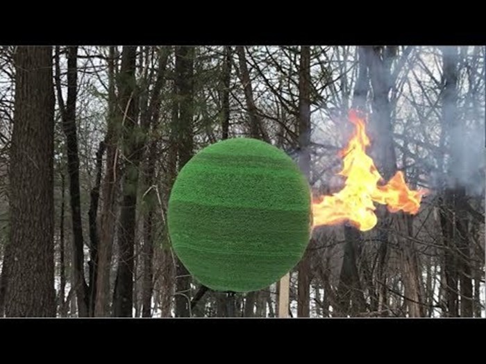 Lik je gotovo godinu dana lijepio 42 000 šibica kako bi napravio sferu, evo što se dogodilo kad ih je zapalio