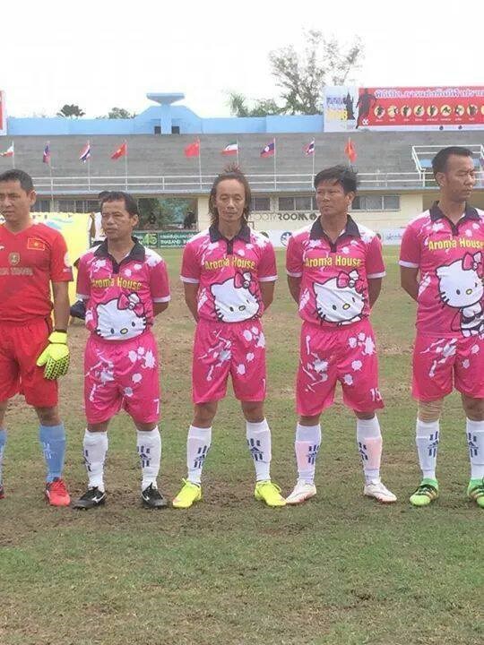 Ovaj nogometni klub ima vjerojatno najsmješnije dresove ikad, igrači nisu oduševljeni