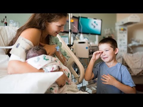 VIDEO Cijela obitelj se rasplakala kad se dječak u bolnici približio mami, a razlog je predivan