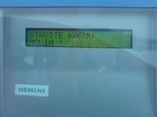 Poruka na automatu nasmijala prolaznike, na ekranu je pisalo nešto neprimjereno...