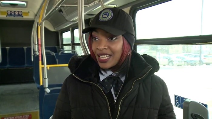 VIDEO Kad je vozačica busa vidjela zbog čega ju je uplakana žena zaustavljala, odmah je zvala pomoć