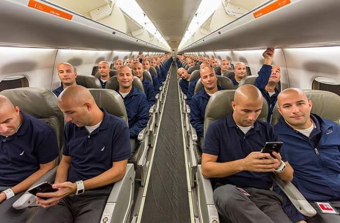 Muškarac se osjećao čudno kad je shvatio da je sam u avionu pa mu je pala na pamet zanimljiva ideja  