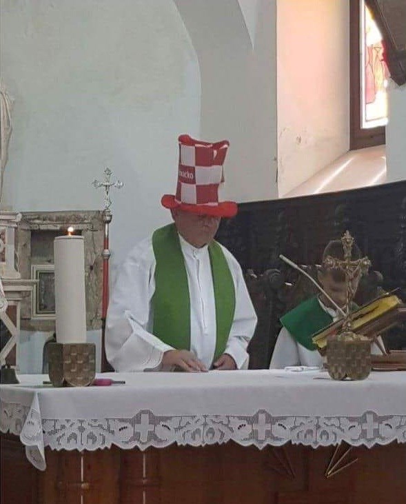 I svećenici znaju proslaviti uspjeh Vatrenih, ovako nešto se ne viđa često