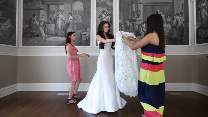 VIDEO Nitko ne priprema mlandenke bolje od ovih ljudi: Na istoj vjenčanici isprobala je 11 različitih stilova!