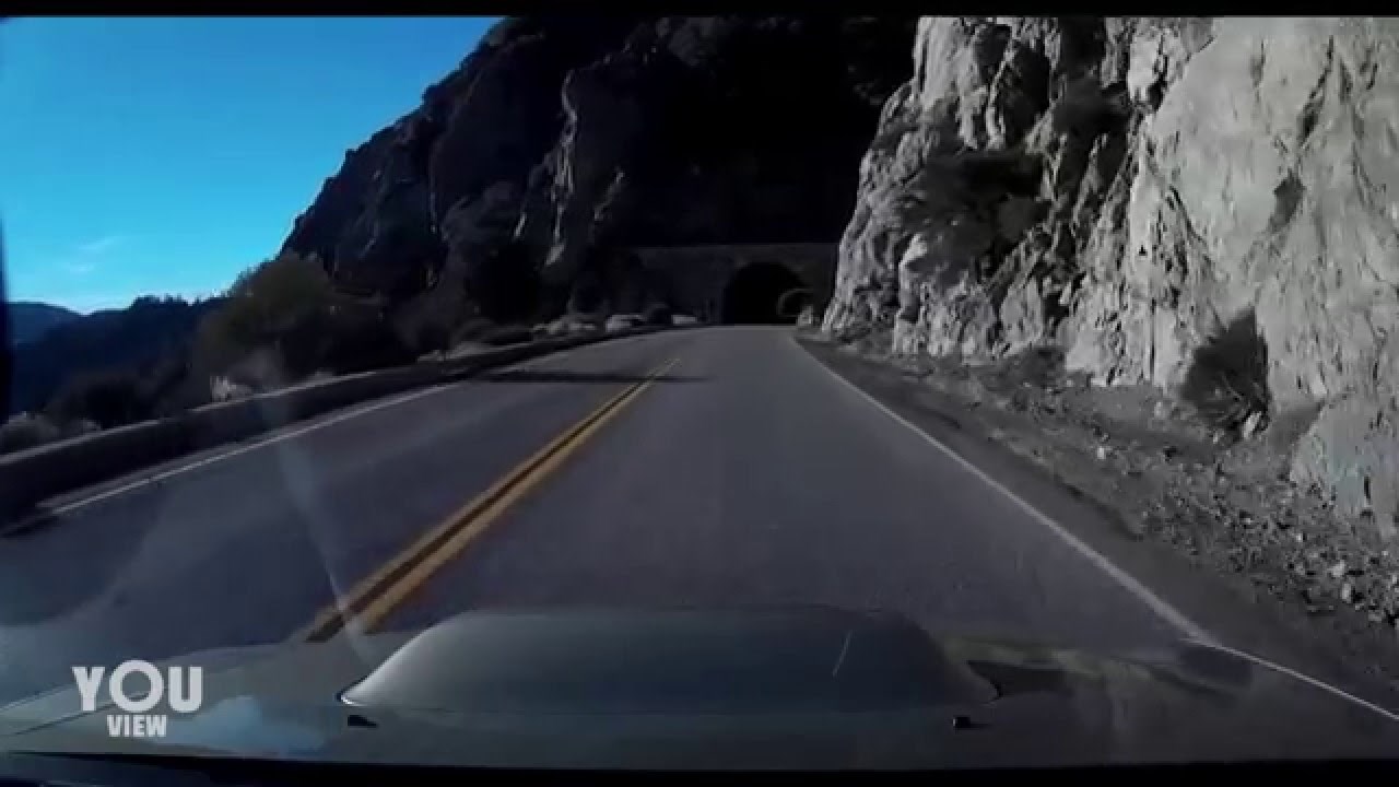 Vozač je izgubio kontrolu nad vozilom na najgorem mogućem mjestu, pogledajte kako se jedva izvukao