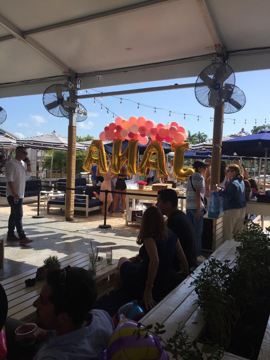 Djevojci su organizirali zabavu prije vjenčanja, goste je nasmijala urnebesna greška s balonima