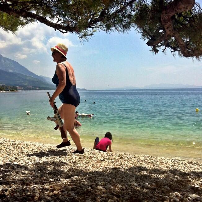 U Brelima je na plaži slikan "opasan prizor" koji je neke turiste možda i uplašio