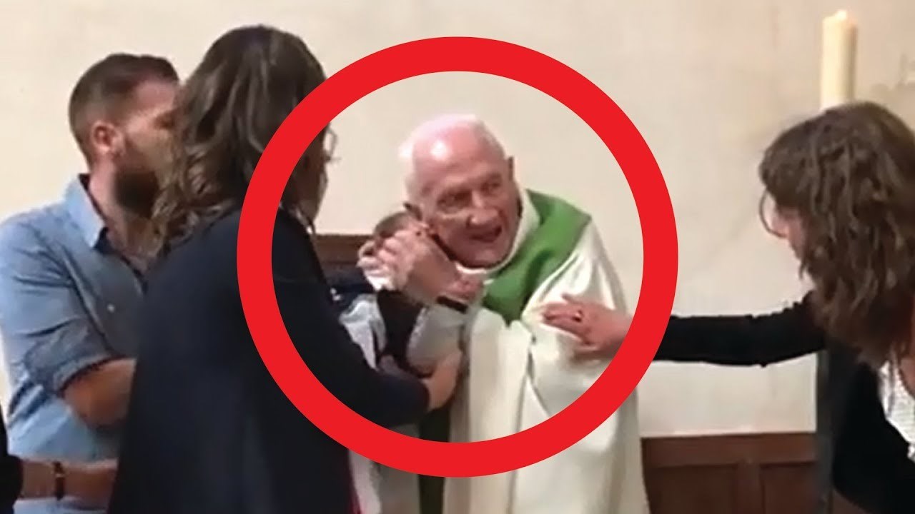 Beba na krštenju nije htjela prestati plakati, a onda je svećenik učinio nešto što je šokiralo roditelje