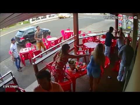 VIDEO Nakon što je žena ugledala muža kako sjedi u kafiću s ljubavnicom, nastao je opći kaos!