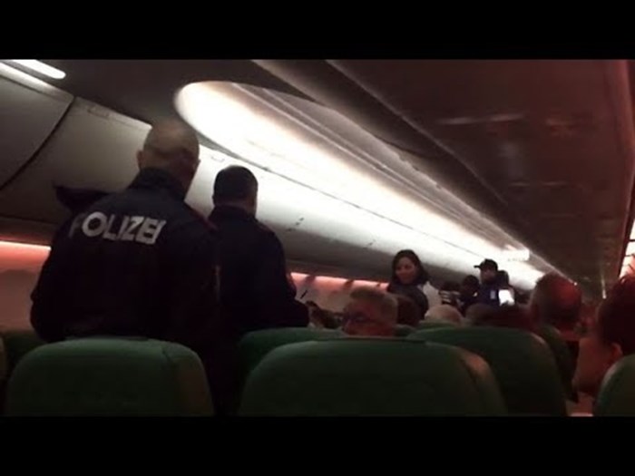 Zrakoplov morao prisilno sletjeti jer jedan putnik nije htio prestati prditi, nije šala!