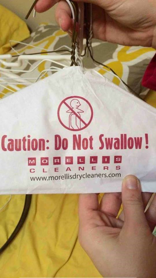 Kupac je na vješalici pročitao zanimljivo upozorenje za idiote