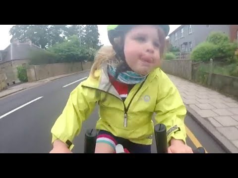 VIDEO 4-godišnja klinka s bicikla pozdravila vozača kamiona i svojom gestom osvojila srca javnosti