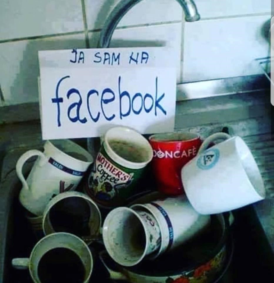 Ženi dosadilo čišćenje i pranje suđa, muža kraj sudopera dočekala uznemirujuća obavijest