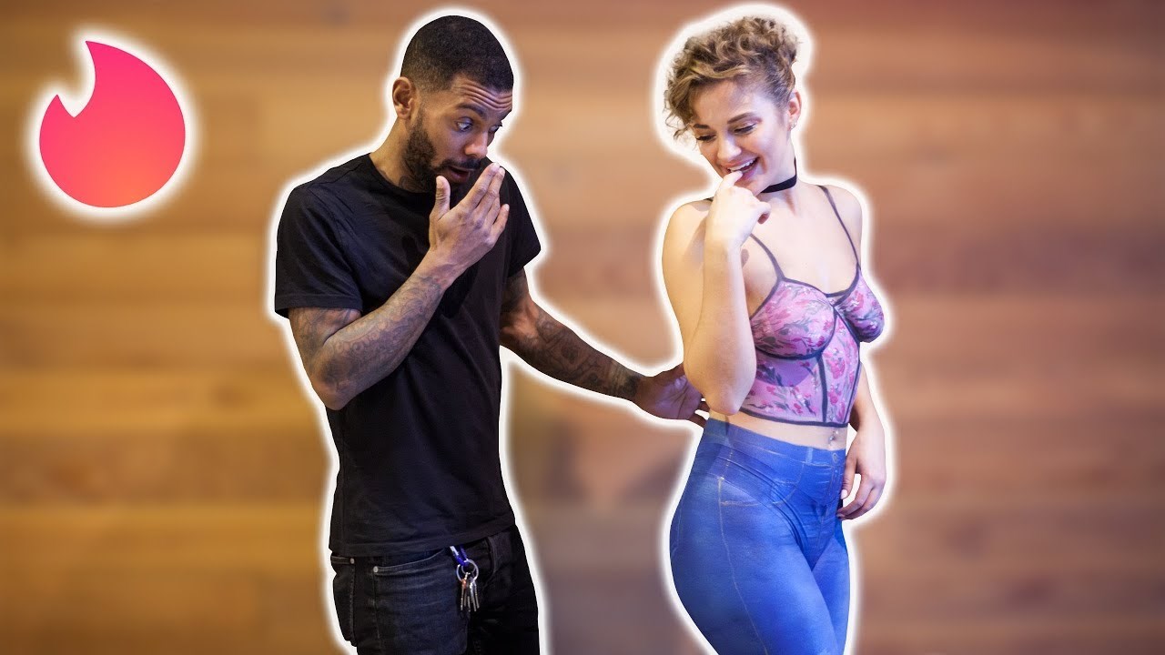 Mlada žena gola otišla na spoj, gotovo nitko nije primijetio da je odjeća na njoj nacrtana