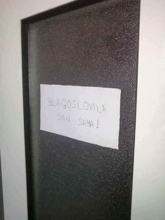 Svećenik joj htio blagosloviti kuću, ona na vratima ostavila "poruku upozorenja"