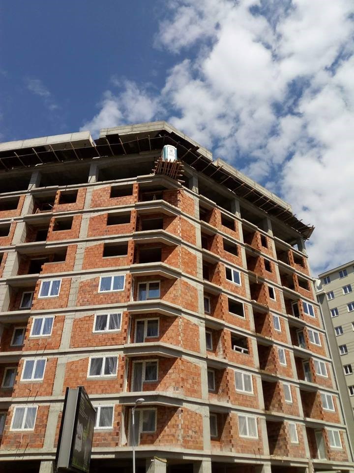 "Da se brže usereš" Građevinski radnici postavili su toalet na opasnom mjestu