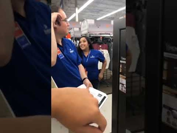 VIDEO Prijatelji su se zafrkavali u supermarketu pa slučajno zaključali jednog od njih u velikom sefu