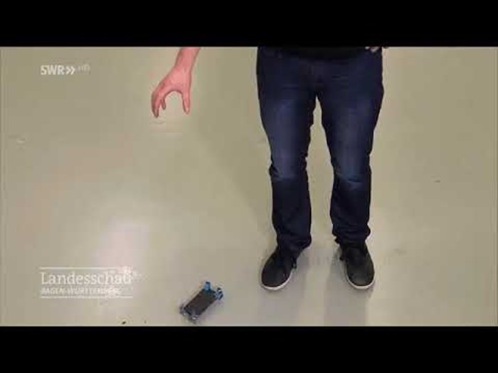 VIDEO Student izumio zaštitu koja se aktivira kad mobitel ispadne iz ruke i isprobao na svom mobitelu