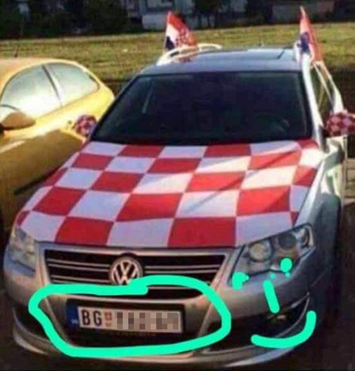 Za ovo treba imati hrabrosti: Pogledajte kako je jedan hrvatski navijač okitio svoj automobil